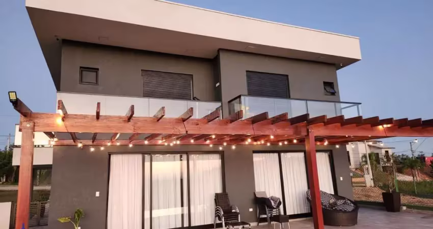 Casa de alto padrão com 1.428 m²/ 3 suites à venda/locação em guararema