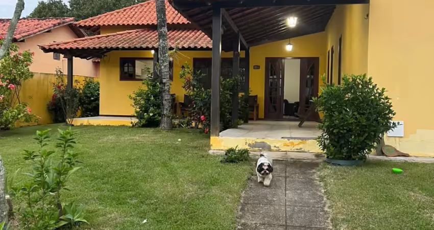 VENDO CASA COM QUINTAL DENTRO DO CONDOMÍNIO ÁGUA DOCE
