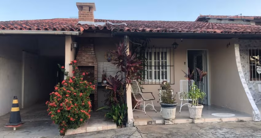 VENDO UMA EXCELENTE CASA EM ARARUAMA