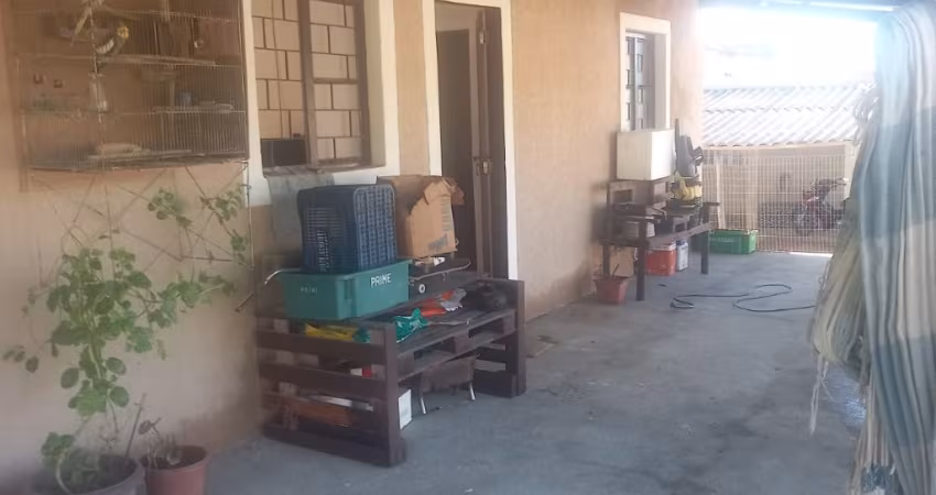 VENDO EXCELENTE CASA LINEAR NO RETIRO EM SÃO PEDRO DA ALDEIA