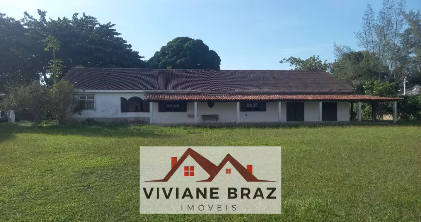 VENDO UMA EXCELENTE CASA COM 6 QUARTOS NA PRAIA DO GAVIÃO