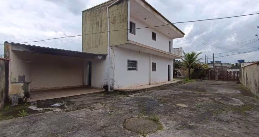 Casa lado praia com 2 quartos e espaço para piscina em Itanhaém.