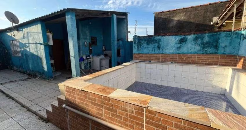 Casa com 3 quartos, piscina e jardim em Itanhaém.