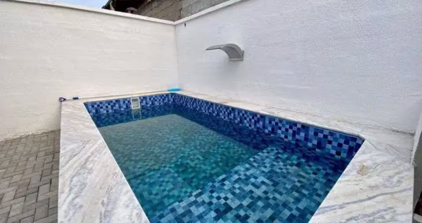 Casa com piscina, 2 quartos e área gourmet em Itanhaém.