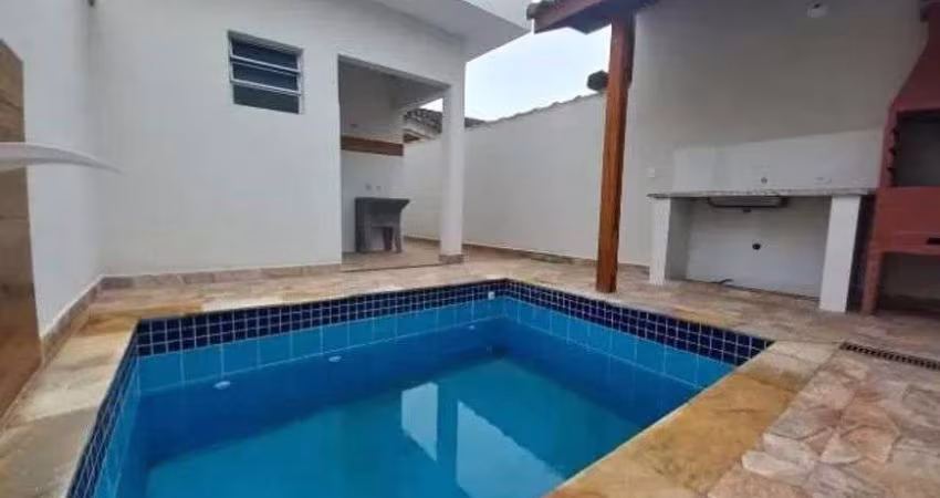 Casa com piscina e 2 quartos em Itanhaém.