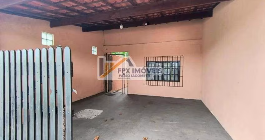 Casa com 2 quartos e área gourmet com churrasqueira em Itanhaém.