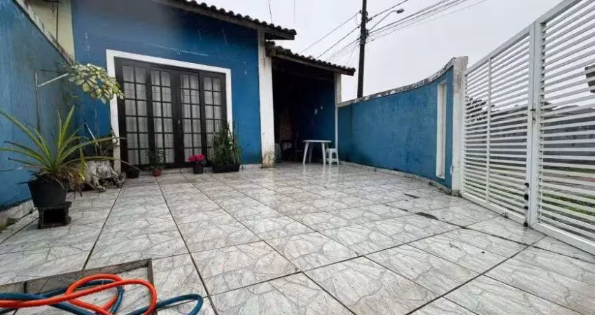 Casa na praia com 2 quartos e churrasqueira em Itanhaém.