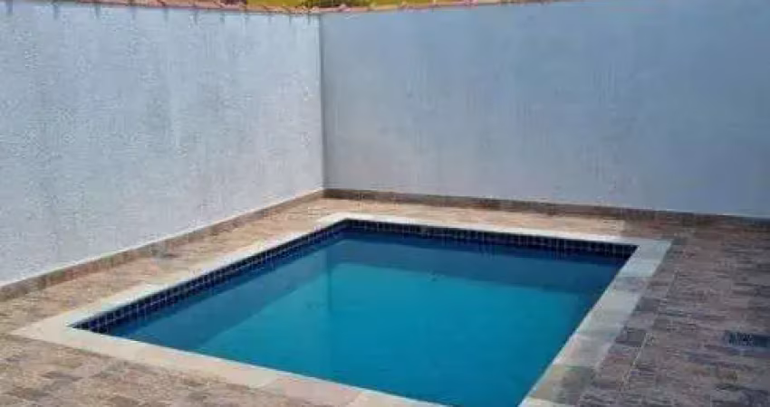 Casa com piscina e 2 quartos em Itanhaém.
