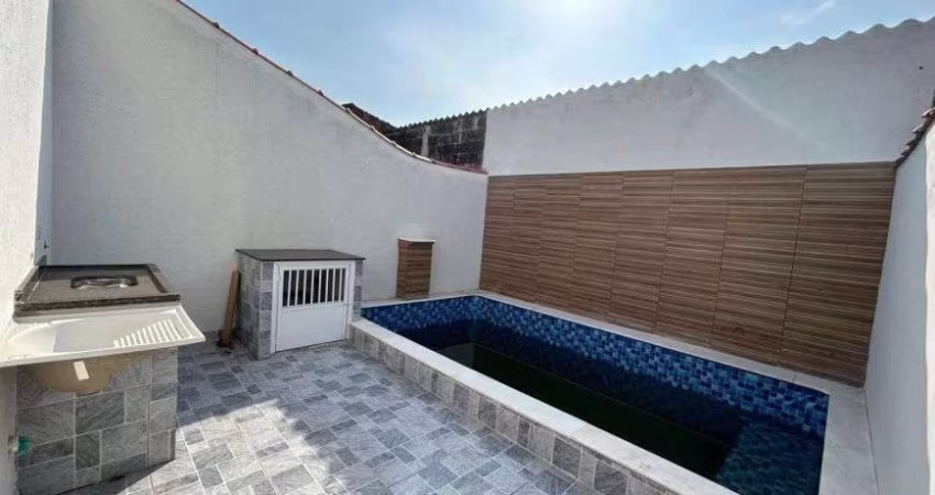 Casa com 2 quartos e piscina em Itanhaém.