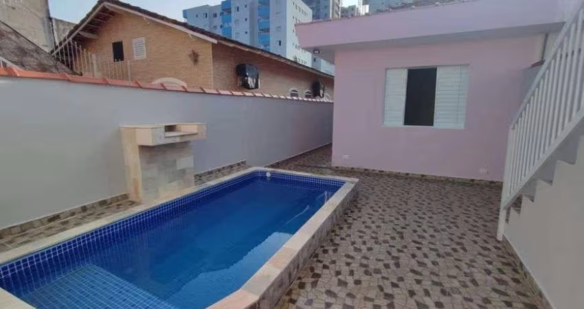 Casa à 70m do mar com piscina e 4 quartos em Mongaguá.