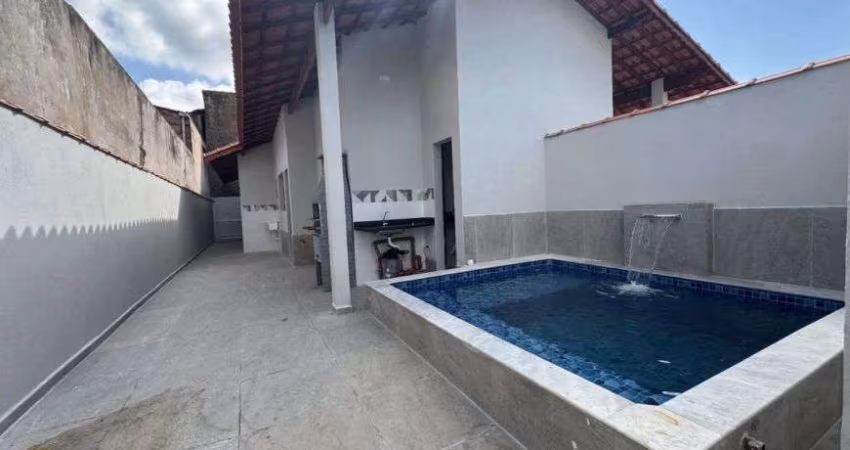 Casa na praia com piscina e área gourmet em Itanhaém.