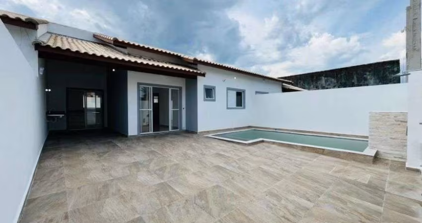 Casa na praia com piscina e 2 quartos em Itanhaém.