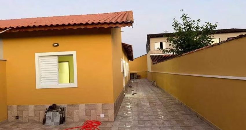 Casa na praia com piscina e 2 quartos em Itanhaém.