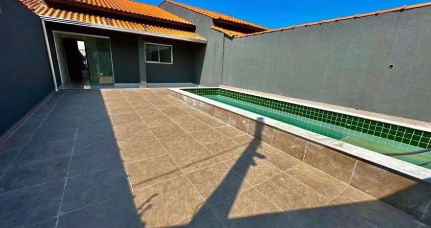 Casa na praia com piscina e 2 quartos em Itanhaém.