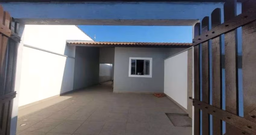 Casa com 2 quartos e espaço para piscina em Itanhaém.