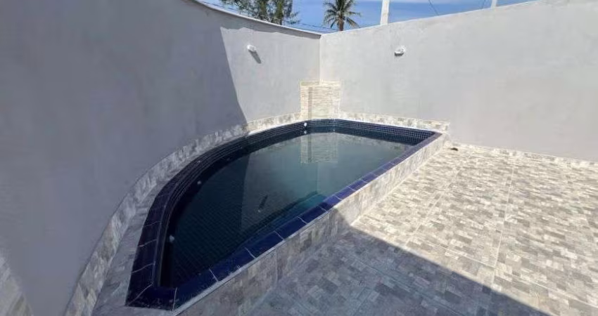Casa com piscina e churrasqueira em Itanhaém.