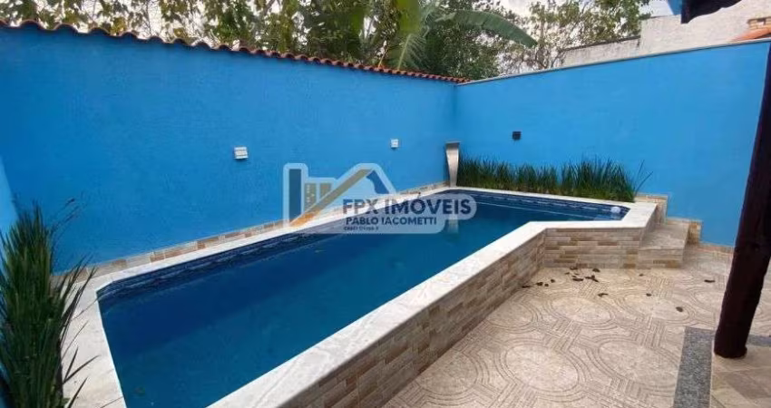 Casa com piscina, 2 quartos e área gourmet em Itanhaém.