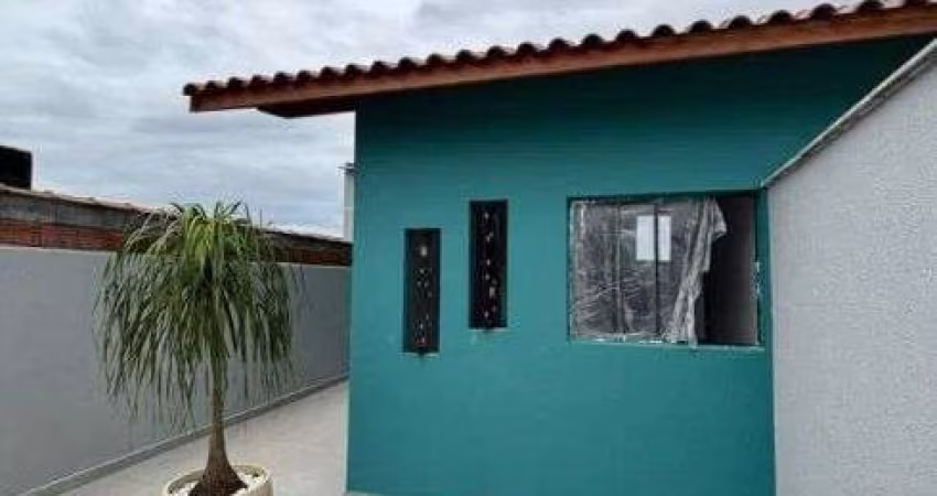 Casa com piscina e 2 quartos em Itanhaém.