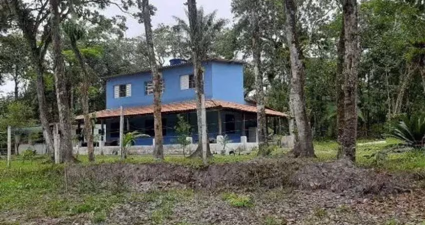 Chácara com 3 quartos e espaço para piscina em itanhaém.