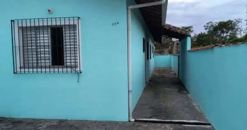 Casa com 2 quartos em Itanhaém.