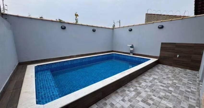 Casa com piscina, 2 quartos e churrasqueira em Itanhaém.