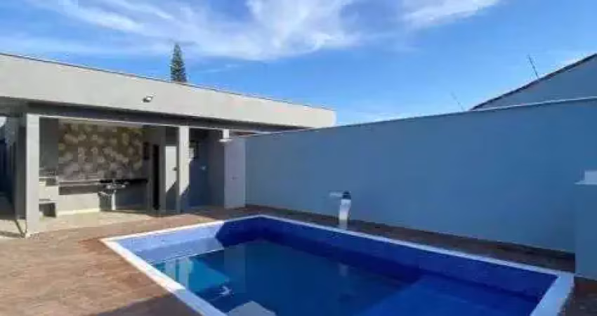 Casa na praia com 3 quartos e piscina em Itanhaém.