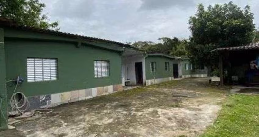 Chácara com 7 quartos, piscina e lago em Itanhaém.