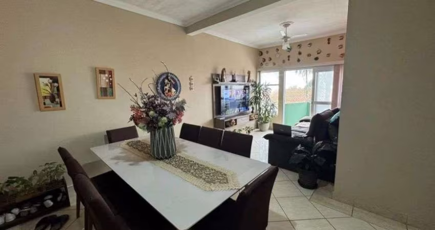Apartamento à 100m do mar com 3 quartos e salão de festa em Peruíbe.
