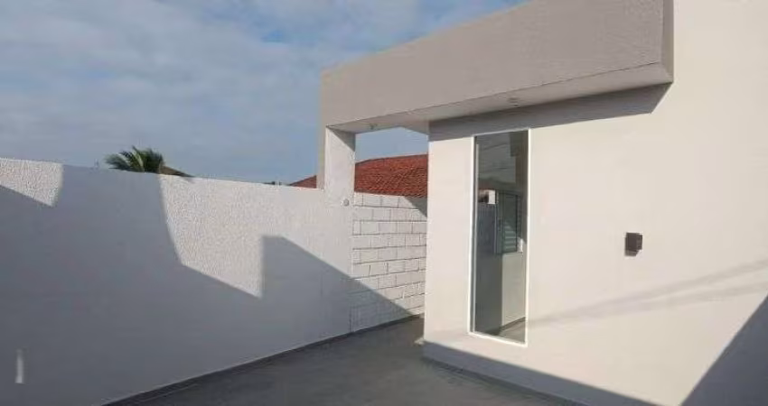 Casa com 2 quartos, piscina e área gourmet com churrasqueira em Itanhaém.