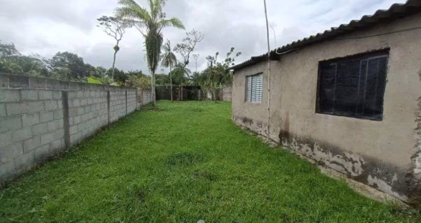Chácara com 3 quartos e espaço para piscina em Itanhaém.