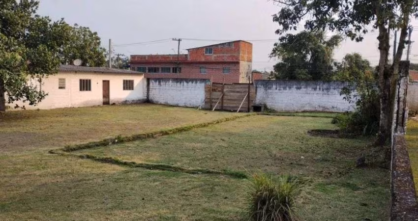 Chácara com 3 quartos e piscina em Itanhaém.