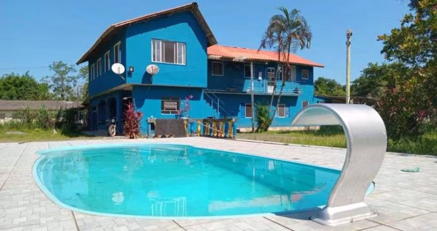Chácara com 5 quartos, piscina e área gourmet em Itanhaém.