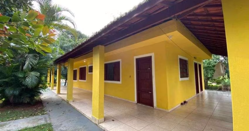 Chácara com 3 quartos, área gourmet, lago e piscina em Itanhaém.