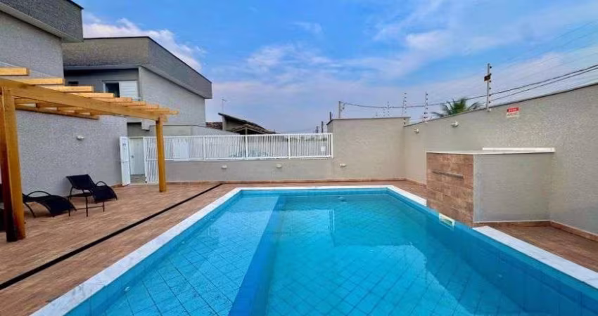 Casa em condomínio com 2 quartos e piscina em Itanhaém.