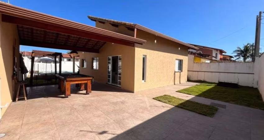 iCasa à 50m do mar com 3 quartos e piscina em Itanhaém.