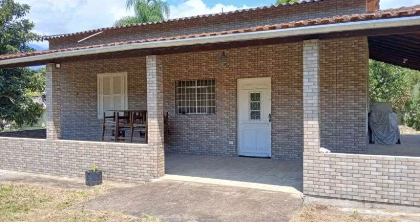 Chácara com 2 quartos e espaço para piscina em Itariri.