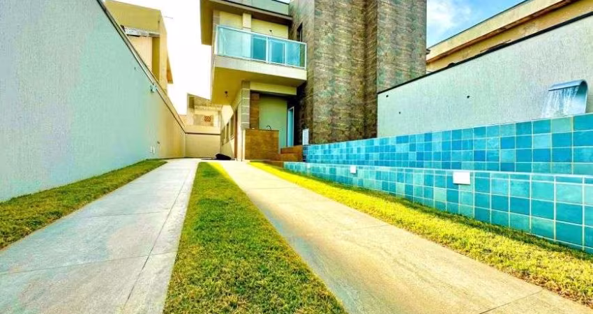 Casa frente mar com 3 quartos, piscina e área gourmet em Itanhaém.