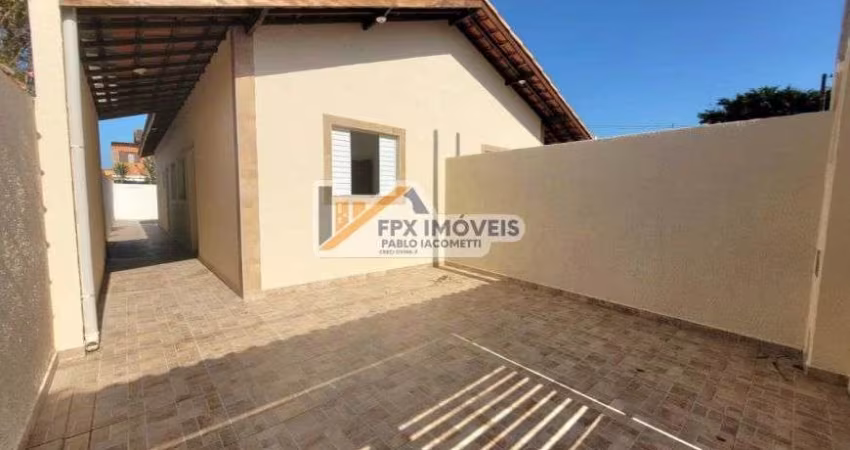 Casa com 2 quartos e espaço para piscina em Itanhaém.