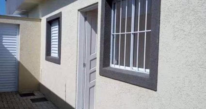 Casa em condomínio com 2 quartos e área gourmet com churrasqueira em Itanhaém.