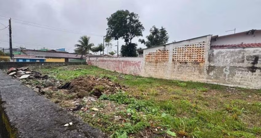Terreno com escritura à 200m do mar em Itanhaém.