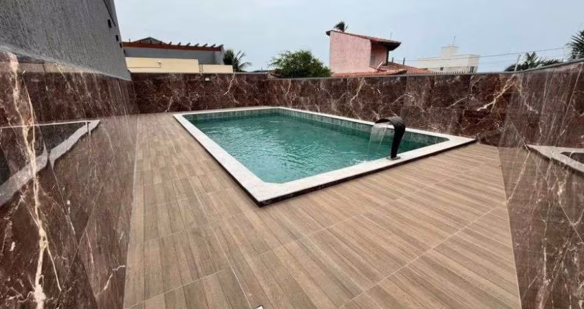 Casa na praia com piscina e 3 quartos em Itanhaém.