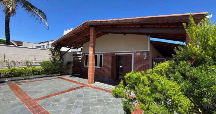 Casa Alto Padrão para Venda em Peruíbe, Balneario Josedy, 4 dormitórios, 3 suítes, 2 banheiros, 4 va