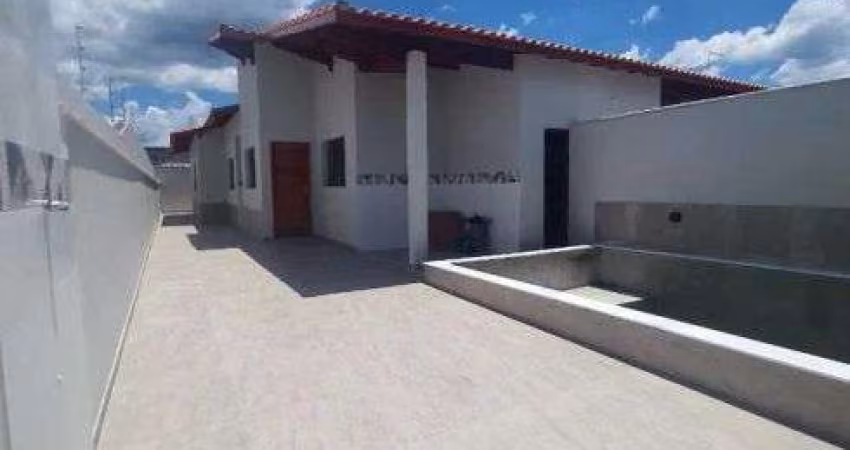 Casa na praia com 3 quartos, piscina e área gourmet em Itanhaém.