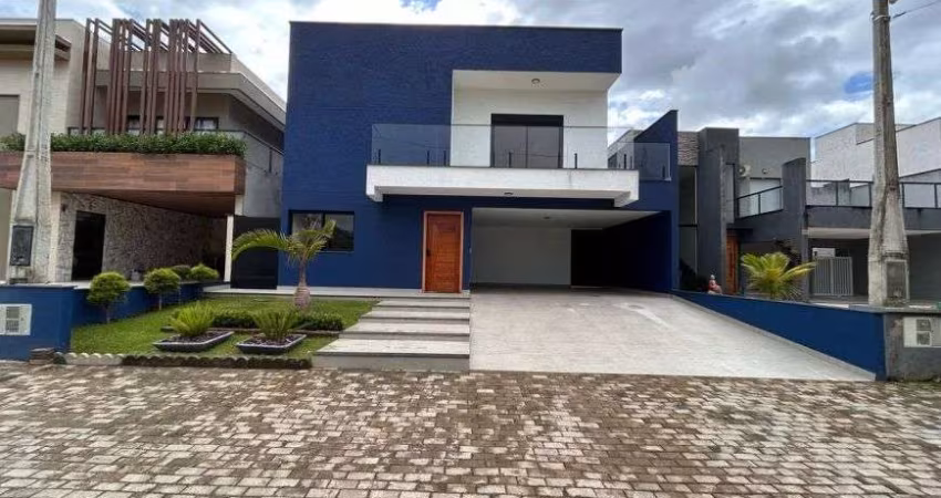 Casa com 4 quartos, piscina e área gourmet com churrasqueira em Peruíbe.