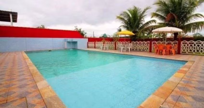 Chácara com piscina, 7 quartos e área gourmet com churrasqueira em Itanhaém.