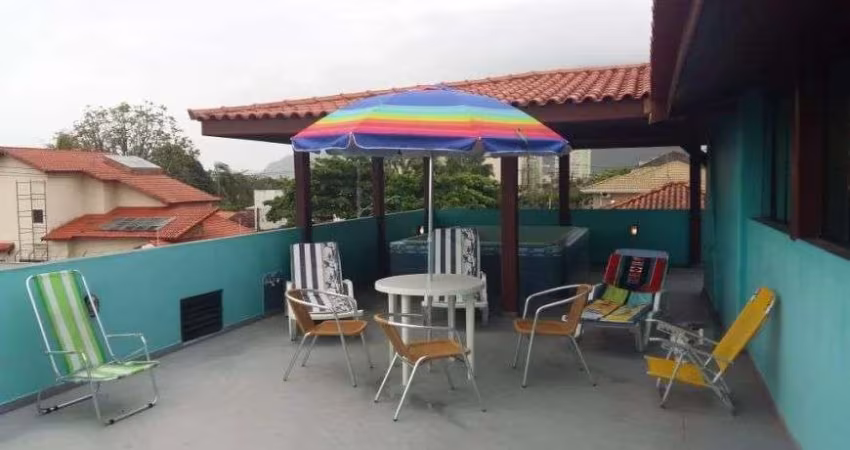 Casa de alto padrão no Centro de Peruíbe - R$1.050.000,00.