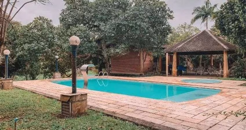 Chácara com 3 quartos, piscina e área gourmet com churrasqueira em Itanhaém.