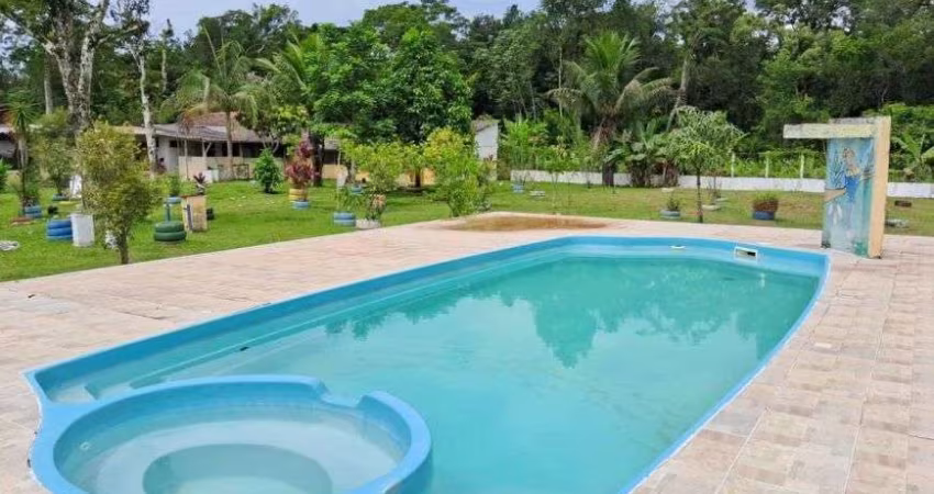 Chácara com 9 quartos e piscina em Itanhaém.