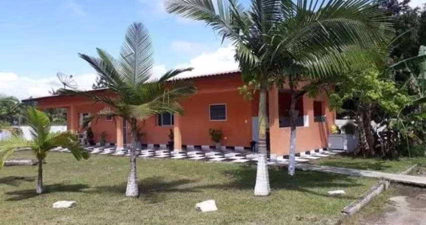 Chácara com 11 quartos, piscina e área gourmet em Itanhaém.