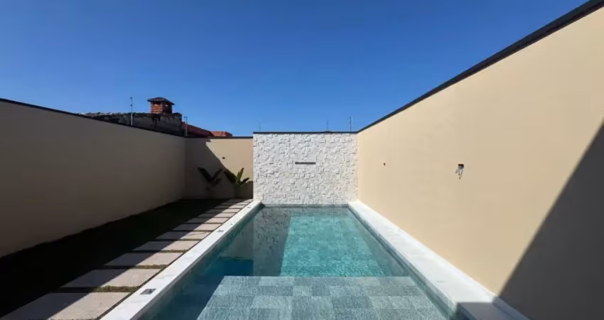 Casa na praia com piscina e 2 quartos em Itanhaém.